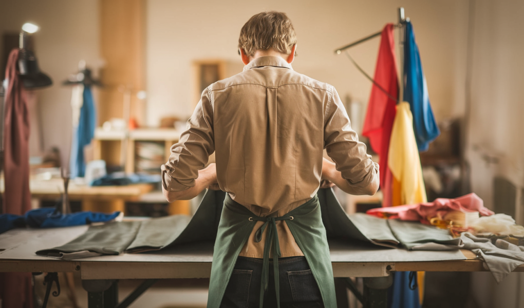 couturiere-atelier-tissus-outils-couture