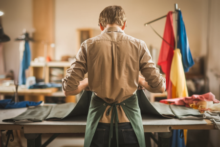 couturiere-atelier-tissus-outils-couture