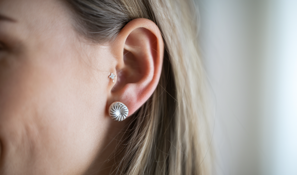 oreille-piercing-conch-bijou-elegant