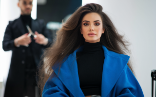 femme-dos-cheveux-volumineux-coiffure