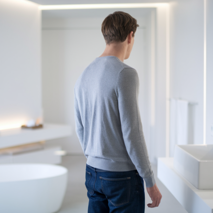 homme-dos-salle-bain-moderne