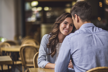 couple-cafe-interaction-intime