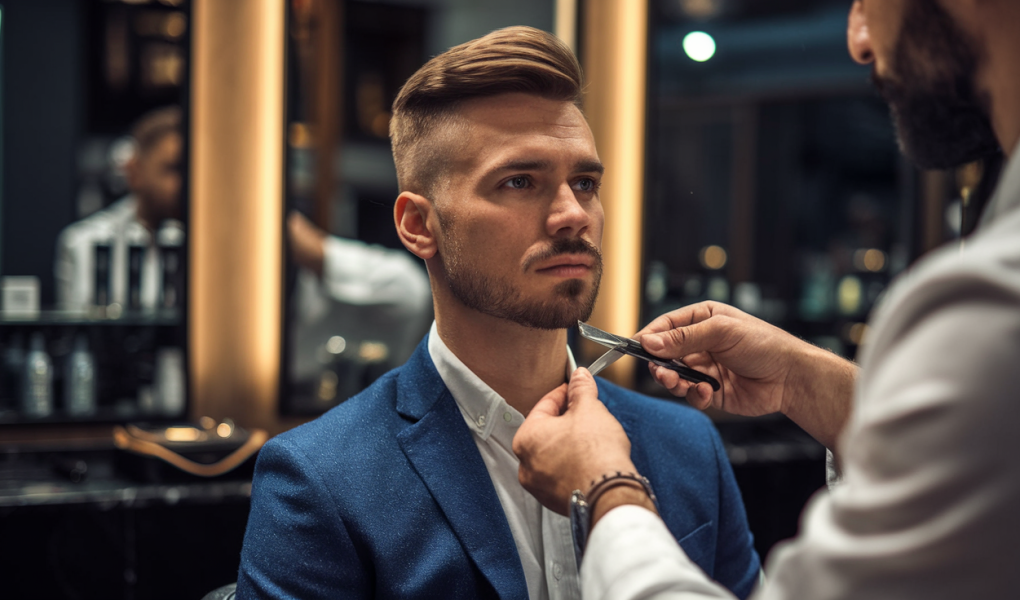 homme-barbier-taille-barbe-salon-elegant