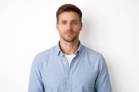 homme-fond-blanc-eclairage-neutre